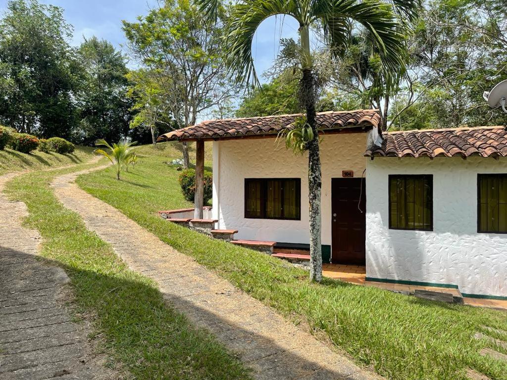 Hotel Candilejas Puerto Berrio Екстериор снимка