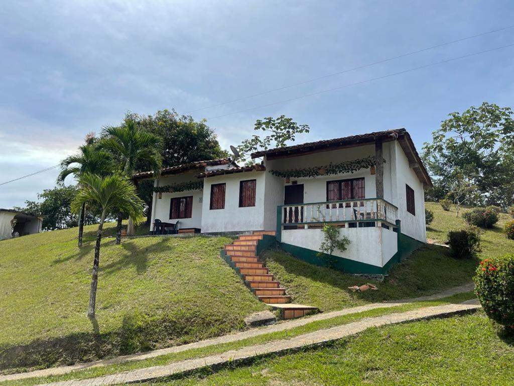 Hotel Candilejas Puerto Berrio Екстериор снимка