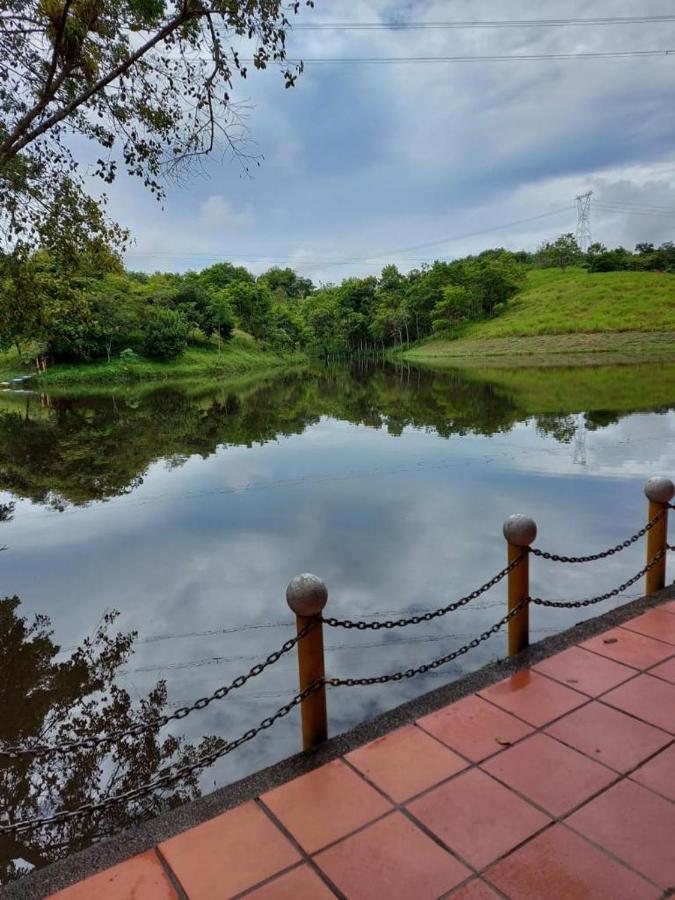 Hotel Candilejas Puerto Berrio Екстериор снимка
